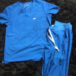 Medium set Figs scrubs